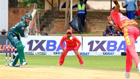 pak vs zim live score.